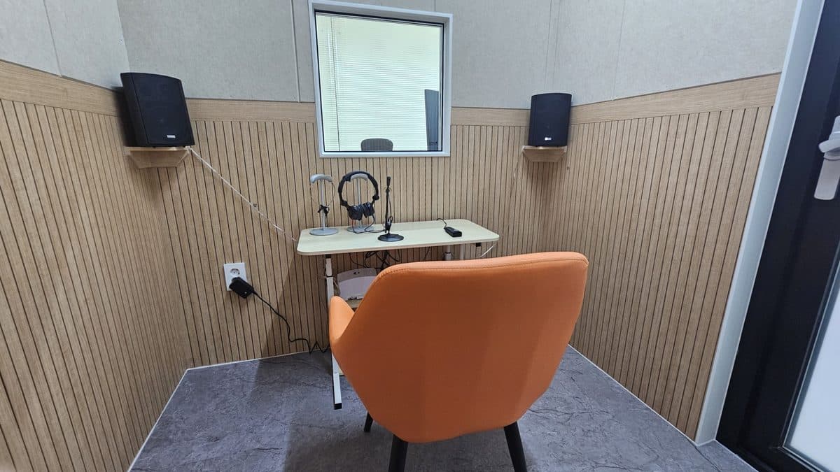 하나히어링 안산단원센터 청력측정 부스 내부