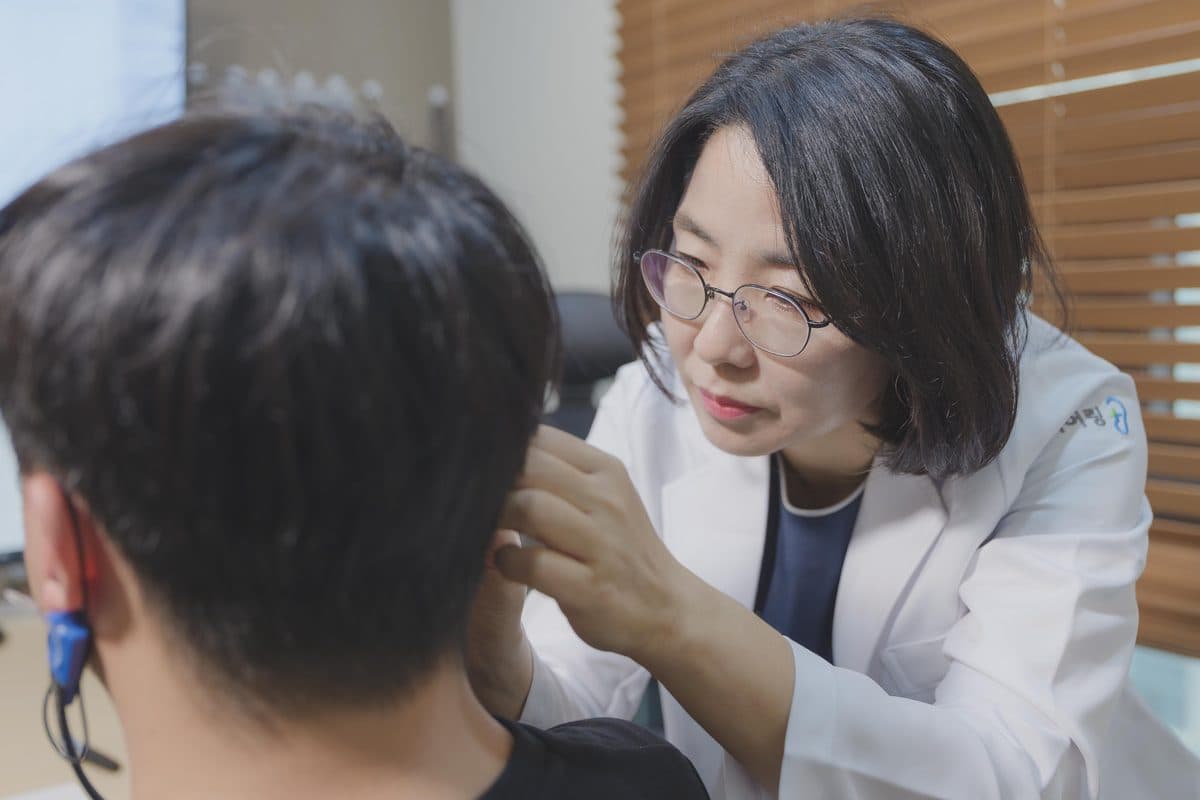 청주 보청기 피팅 상담 장면